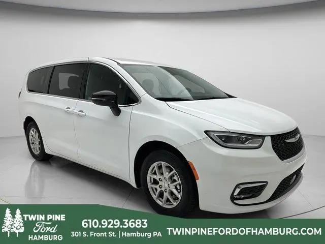2025 Chrysler Pacifica Select for sale in Hamburg, PA
