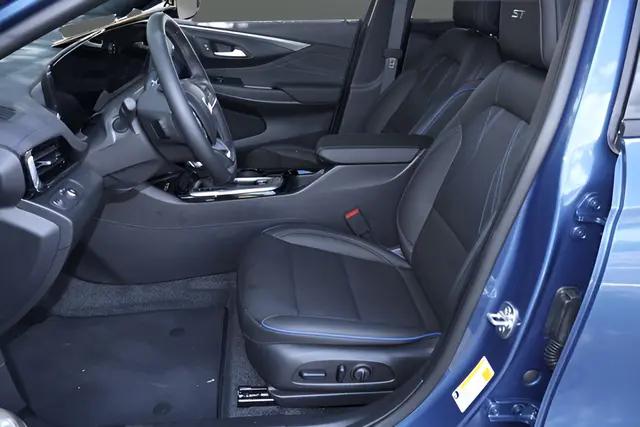 2026 Buick NV Sport Touring FWD