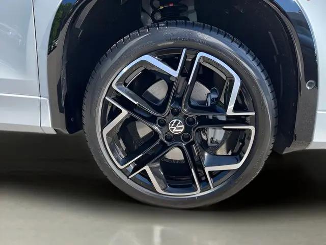 2026 Volkswagen Tiguan SEL R-Line Turbo