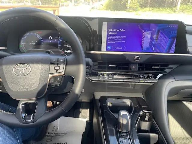 2025 Toyota Crown Signia Limited
