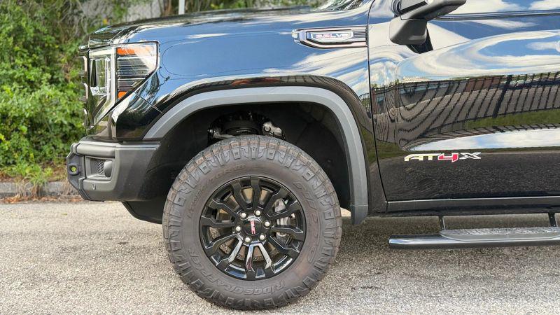 2023 GMC Sierra 1500 4WD Crew Cab Short Box AT4X