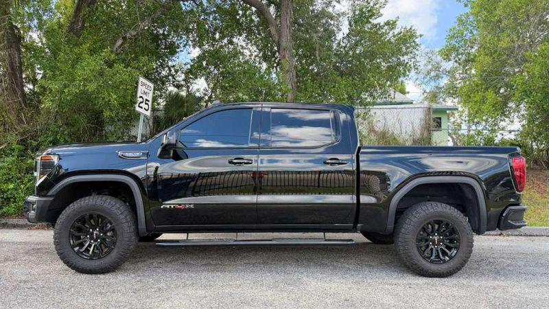 2023 GMC Sierra 1500 4WD Crew Cab Short Box AT4X