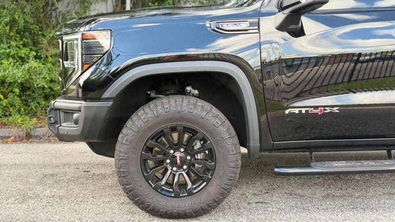 2023 GMC Sierra 1500 4WD Crew Cab Short Box AT4X