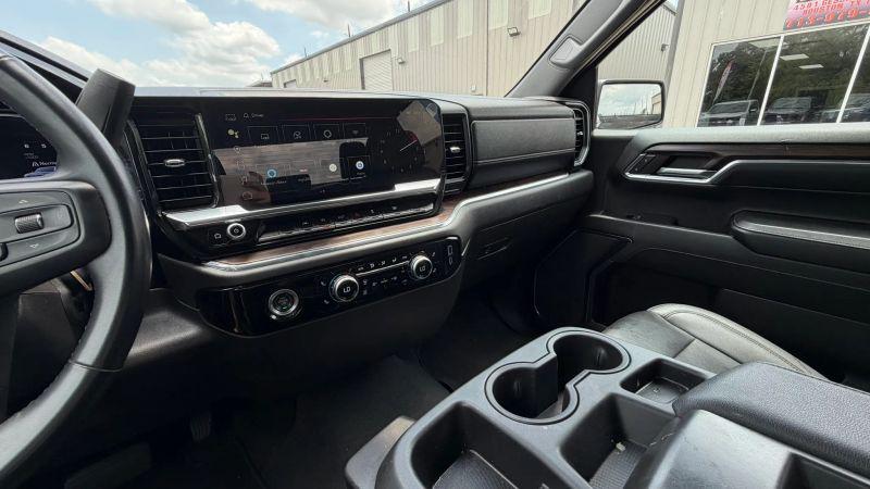 2024 GMC Sierra 1500 4WD Crew Cab Short Box SLT
