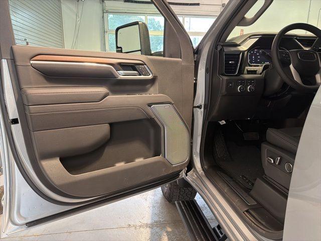 2026 GMC Sierra 2500HD Crew Cab, Standard Bed, Denali, 4WD