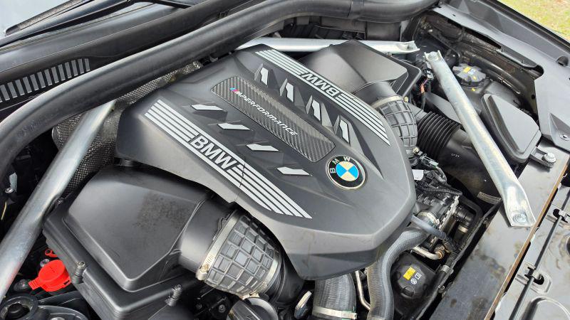 2022 BMW X5 M50i