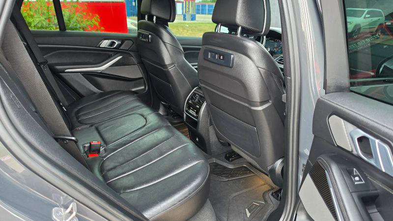 2022 BMW X5 M50i