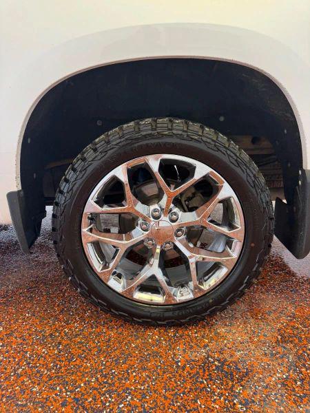 2022 Chevrolet Silverado 1500 4WD Crew Cab Short Bed High Country