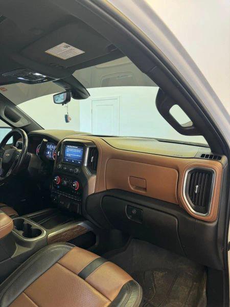 2022 Chevrolet Silverado 1500 4WD Crew Cab Short Bed High Country