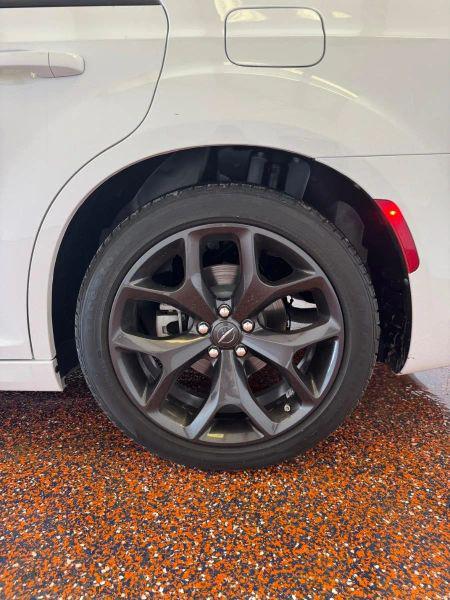 2023 Chrysler 300 Touring L