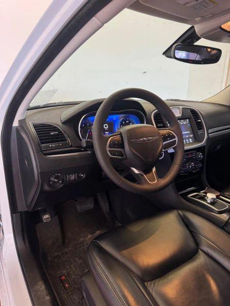 2023 Chrysler 300 Touring L