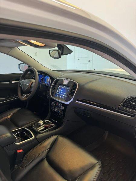 2023 Chrysler 300 Touring L