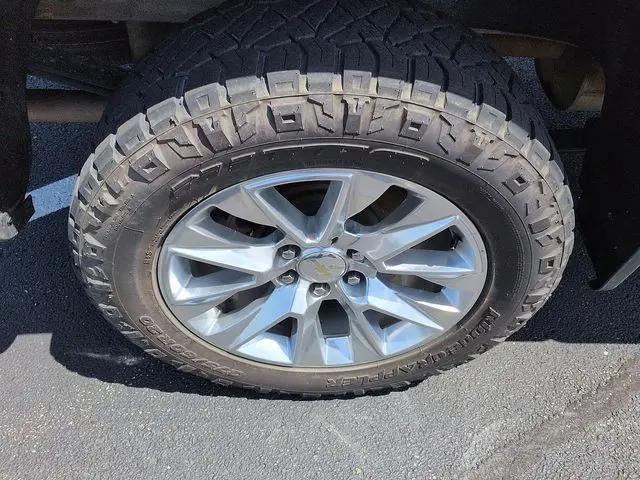 2022 Chevrolet Silverado 1500 4WD Crew Cab Short Bed LTZ