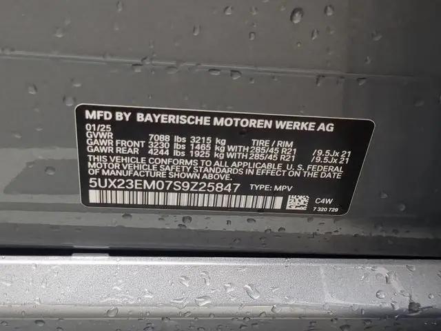 2025 BMW X7 xDrive40i