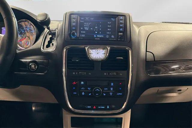 2015 Chrysler Town & Country Touring