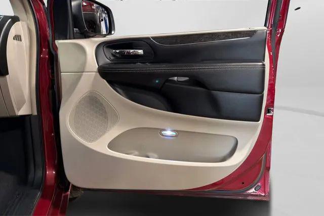 2015 Chrysler Town & Country Touring