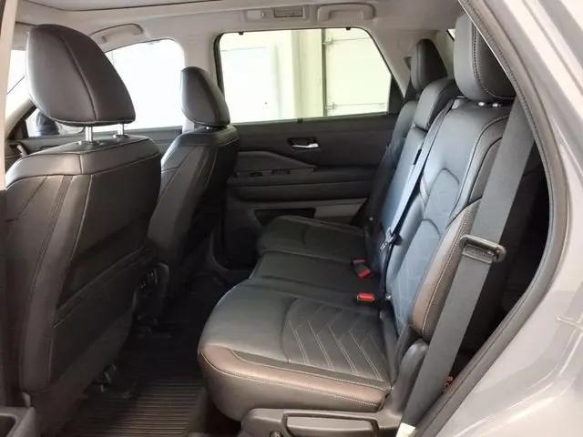 2024 Nissan Pathfinder Platinum FWD