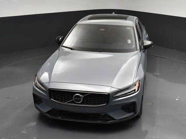 2024 Volvo S60 B5 Core Dark Theme