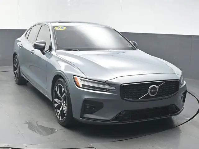 2024 Volvo S60 B5 Core Dark Theme