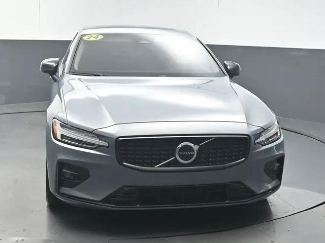 2024 Volvo S60 B5 Core Dark Theme