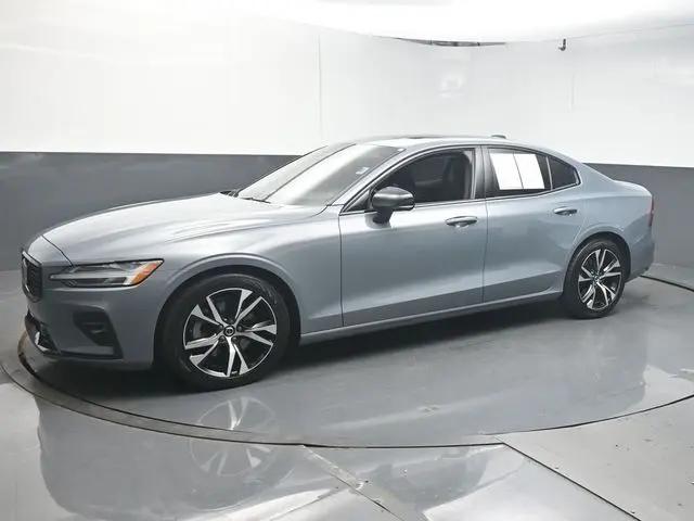 2024 Volvo S60 B5 Core Dark Theme
