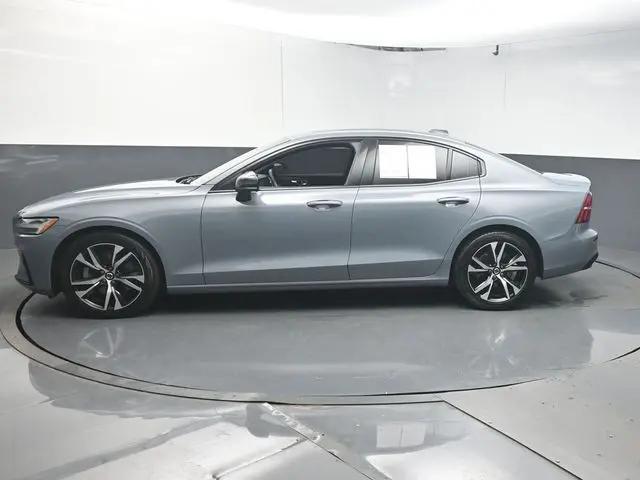 2024 Volvo S60 B5 Core Dark Theme