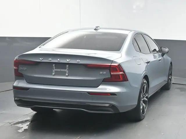2024 Volvo S60 B5 Core Dark Theme