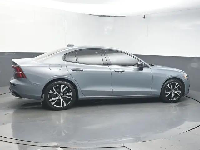 2024 Volvo S60 B5 Core Dark Theme