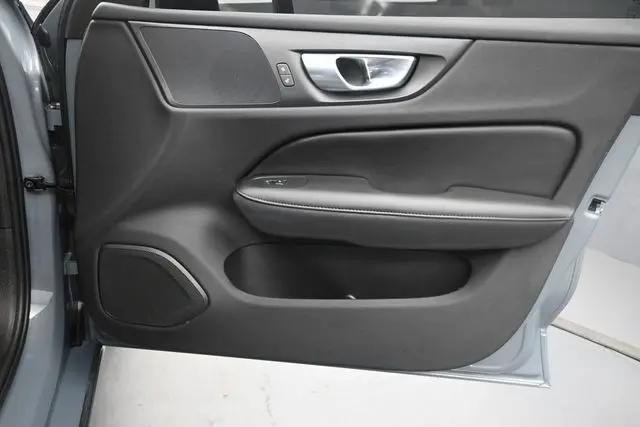 2024 Volvo S60 B5 Core Dark Theme