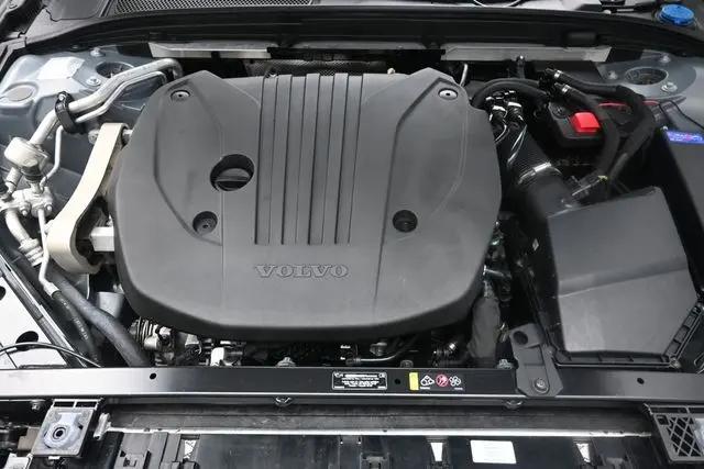 2024 Volvo S60 B5 Core Dark Theme