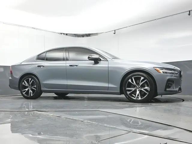 2024 Volvo S60 B5 Core Dark Theme