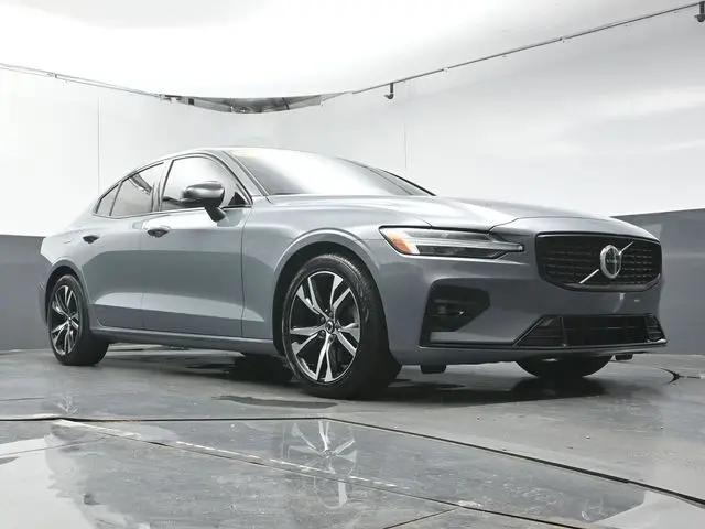 2024 Volvo S60 B5 Core Dark Theme