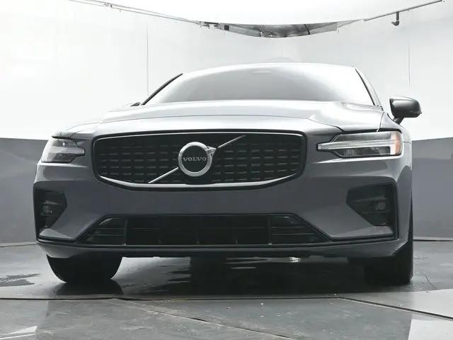 2024 Volvo S60 B5 Core Dark Theme