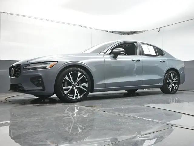 2024 Volvo S60 B5 Core Dark Theme