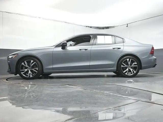 2024 Volvo S60 B5 Core Dark Theme