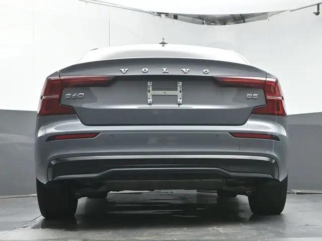 2024 Volvo S60 B5 Core Dark Theme