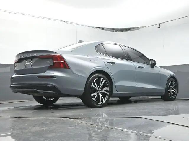 2024 Volvo S60 B5 Core Dark Theme