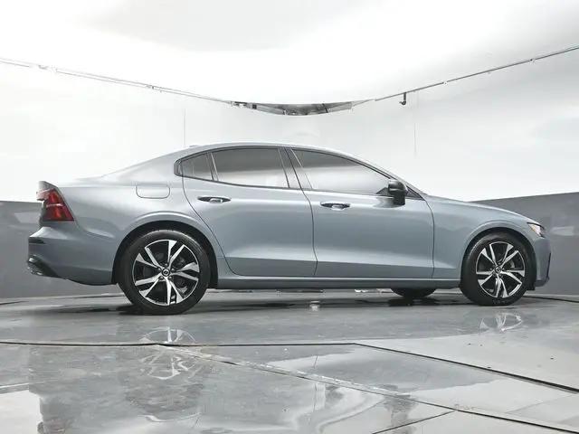 2024 Volvo S60 B5 Core Dark Theme