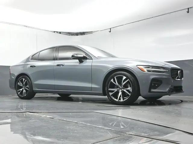2024 Volvo S60 B5 Core Dark Theme