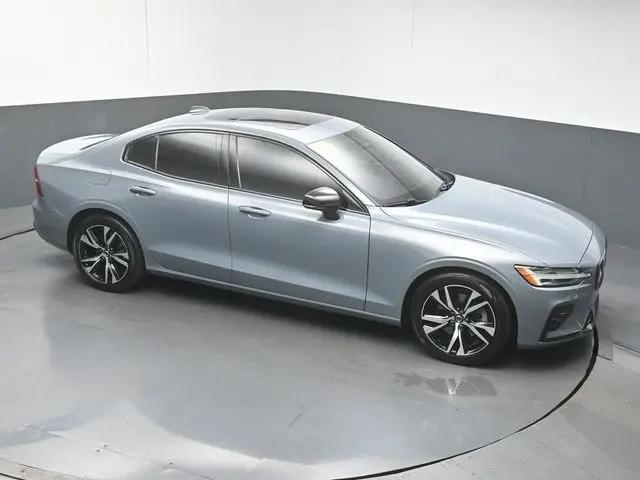 2024 Volvo S60 B5 Core Dark Theme