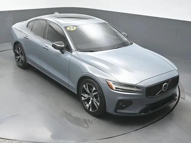 2024 Volvo S60 B5 Core Dark Theme