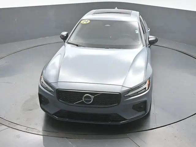 2024 Volvo S60 B5 Core Dark Theme