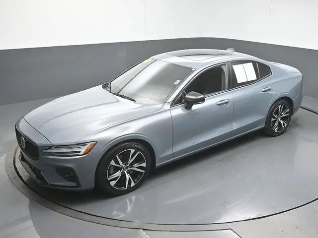 2024 Volvo S60 B5 Core Dark Theme