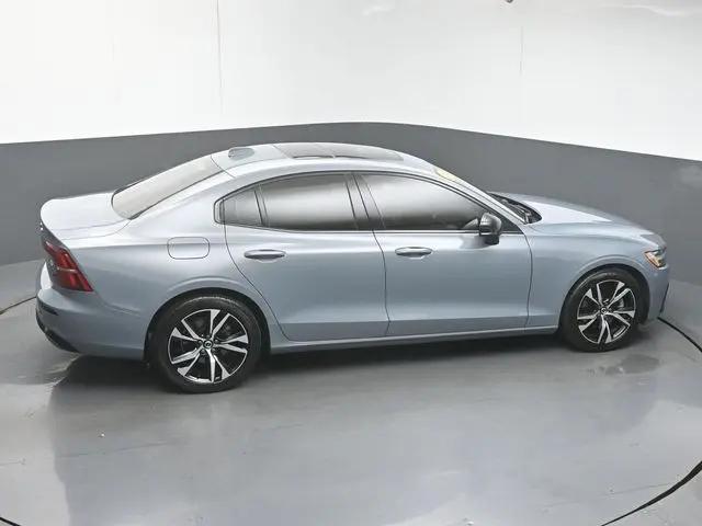 2024 Volvo S60 B5 Core Dark Theme