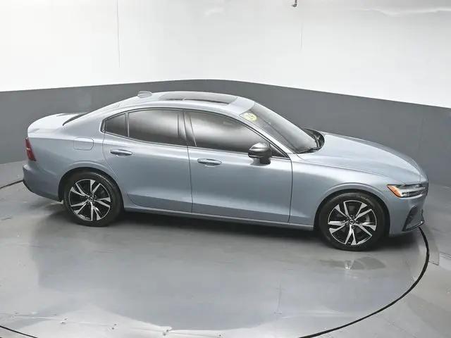2024 Volvo S60 B5 Core Dark Theme