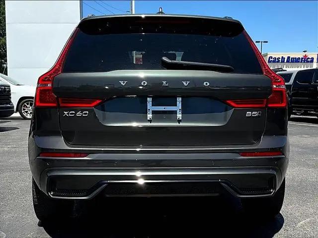 2022 Volvo XC60 B5 R-Design