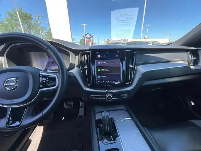 2022 Volvo XC60 B5 R-Design
