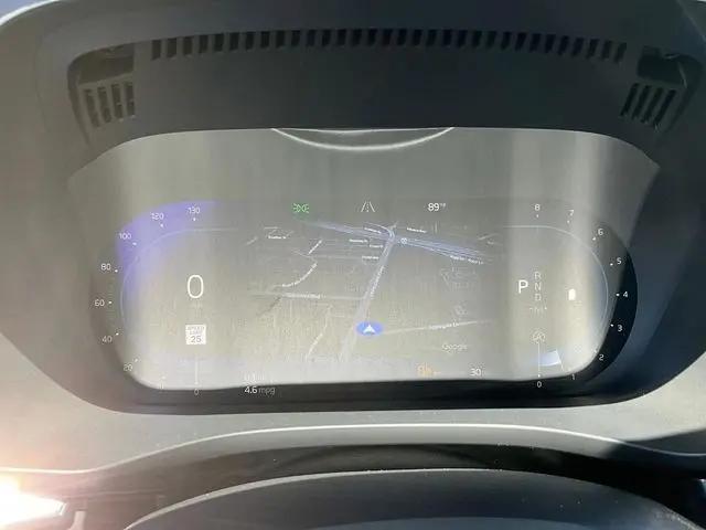 2022 Volvo XC60 B5 R-Design