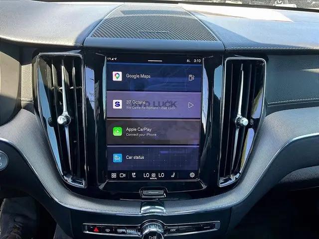 2022 Volvo XC60 B5 R-Design