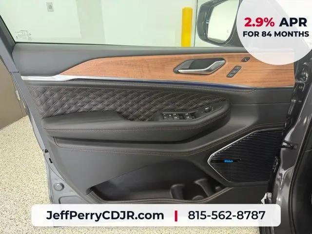 2026 Jeep Grand Cherokee L Summit 4x4